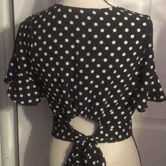 EM Black Polka Dot V-neck Back Tie Ruffle Sleeve Hem Top NWOT - Picture 4 of 8